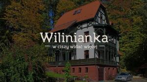 una casa con un cartel que lee Wilhelmka Wyss agua de vídeo en Wilinianka en Pieszyce