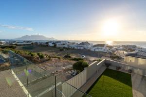Cape Town的住宿－Small Bay Beach Suites，相簿中的一張相片