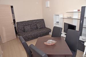 TV a/nebo společenská místnost v ubytování Apartments Mianiko