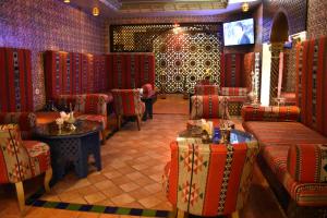 Ramada Plaza by Wyndham Tunis tesisinde bir restoran veya yemek mekanı