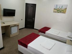 Consul Hotel tesisinde bir odada yatak veya yataklar
