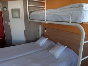 
two bunk beds in a small room at Premiere Classe Liege / Luik in Liège
