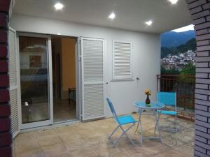 A balcony or terrace at Villa Agnanti Apts and Suites
