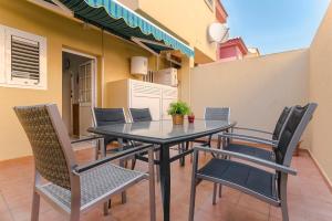 Ein Balkon oder eine Terrasse in der Unterkunft Memorable Holidays With Your Family