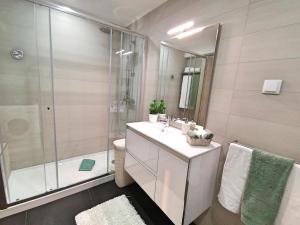 Koupelna v ubytování Apartment Praia Rocha Justar + 39 fotografií