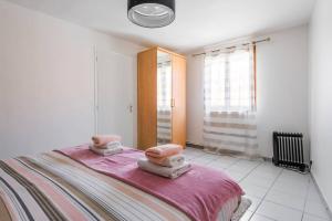a bedroom with a bed with two towels on it at Big 1 BR - Paris 12ème - Gare de Lyon - Orly in Alfortville