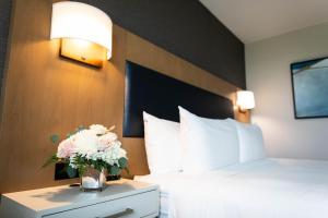 Legacy Hotel at IMG Academy客房内的一张或多张床位