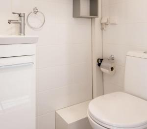 Kúpeľňa v ubytovaní Treat yourself w. this central City-break studio!