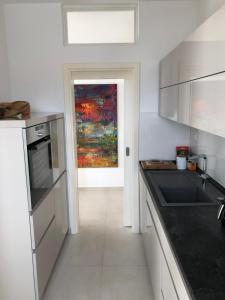 Kuchyň nebo kuchyňský kout v ubytování Apartmani Nada