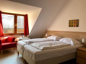 Postel nebo postele na pokoji v ubytování Hotel Schöne Aussicht