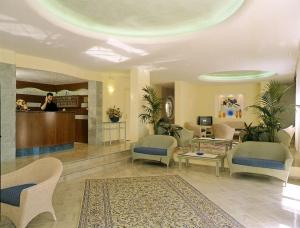 Vstupní hala nebo recepce v ubytování Hotel Bertha Fronte Mare + 37 fotografií