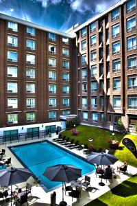 Bazén v ubytování Hotel Blackfoot nebo v jeho okolí