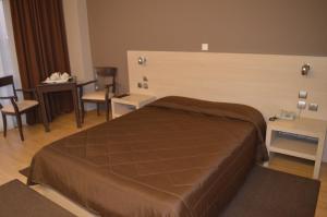 Ένα ή περισσότερα κρεβάτια σε δωμάτιο στο Achillio Hotel