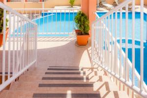 Bazén v ubytování Rolson Hotel nebo v jeho okolí
