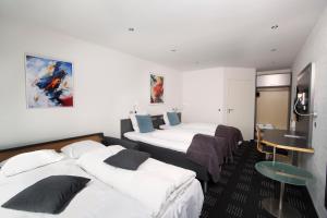 En eller flere senge i et værelse på Hotel Hedegaarden
