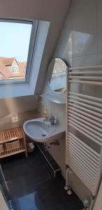 a bathroom with a sink and a window at Ferienwohnung Am Schwanensee in Plön +32 photos