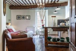 a bedroom with a bed and a table with a chair at Gris Piedra Home in Lourmarin