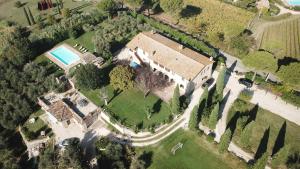 Blick auf Agriturismo Wine Casale Villa Chiara aus der Vogelperspektive