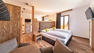 TV a/nebo společenská místnost v ubytování Hotel Garni Sonngart