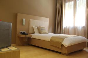 Postel nebo postele na pokoji v ubytování Sky 2 Hotel Tirana