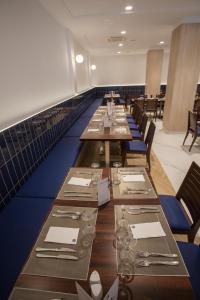 a long dining room with long tables and chairs at Hotel Voramar in Benidorm