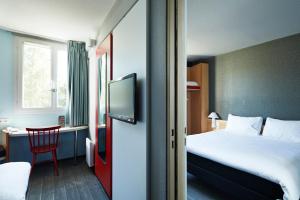 Postel nebo postele na pokoji v ubytování ibis Chartres Ouest Luce