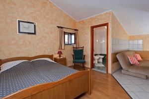 Ένα ή περισσότερα κρεβάτια σε δωμάτιο στο Korsa in Sveti Lovrec * Istrien
