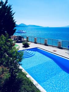 Bazen u objektu Ionian Bay Rooms ili u blizini