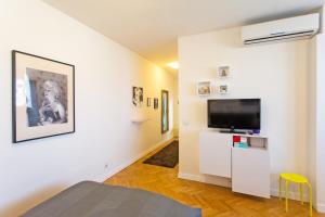 Televízia a/alebo spoločenská miestnosť v ubytovaní Studio M Zagreb