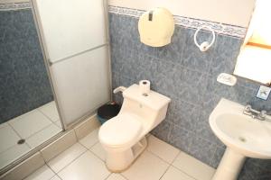 Koupelna v ubytování Hotel Atacames Inn + 22 fotografií