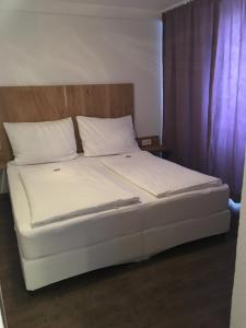Postel nebo postele na pokoji v ubytování Smart Stay Rooms Feldkirch