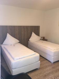 Postel nebo postele na pokoji v ubytování Smart Stay Rooms Feldkirch
