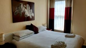 Postel nebo postele na pokoji v ubytování Medehamstede Hotel
