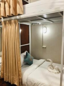 Sanga Hostel tesisinde bir odada yatak veya yataklar