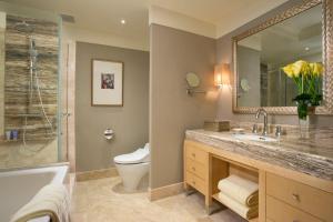 A bathroom at Hotel Mulia Senayan, Jakarta
