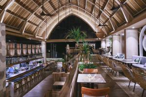 A restaurant or other place to eat at Marc Hotel Gili Trawangan
