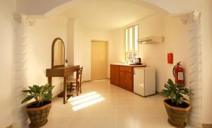 Η κουζίνα ή μικρή κουζίνα στο La Villa Hotel