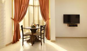 Μια τηλεόραση ή/και κέντρο ψυχαγωγίας στο La Villa Hotel