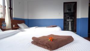 Un pat sau paturi într-o cameră la Good Hotel