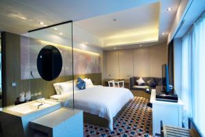 Paco Hotel Tianpingjia Metro Guangzhou - Free Shuttle Bus For Canton Fair客房内的一张或多张床位