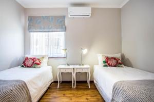 Ліжко або ліжка в номері Out of Bounds Self-Catering Lodge