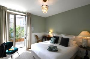 Postel nebo postele na pokoji v ubytování Grand Hôtel Henri - Teritoria