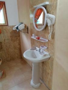 A bathroom at Coco Bay Villa