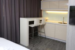 Kuchyň nebo kuchyňský kout v ubytování Hotel Westree KL Sentral