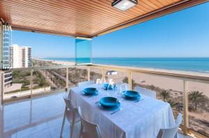 a dining room with a table and a view of the ocean at Ag Bermudas Deluxe in Gandía