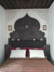 Postel nebo postele na pokoji v ubytování Dar Mussarat