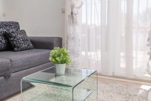 Posedenie v ubytovaní Villa Rozana - Beachfront Wellness Retreat