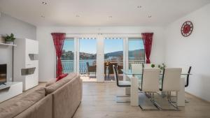 Posezení v ubytování Villa Rozana - Beachfront Wellness Retreat