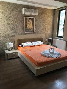 ケメルにあるVilla Divaのベッドルーム1室(オレンジ色の掛け布団付きのベッド1台付) +96枚の写真