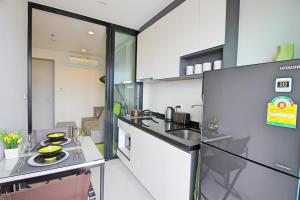 Kuchyň nebo kuchyňský kout v ubytování The Base - Large luxury, 1 Bedroom, Sea View - Pattaya City Centre - 963